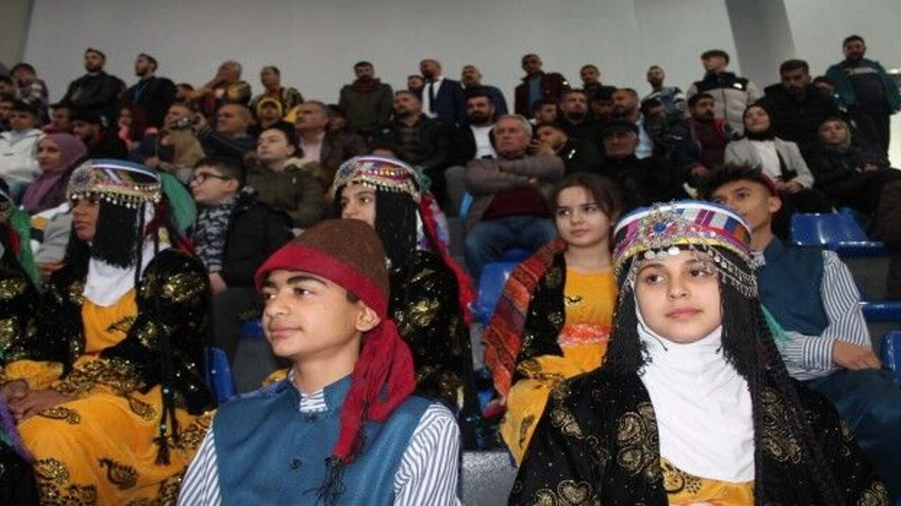 Nefesten Bar’a Binali Selman Türkiye Halk Oyunlarında düzenlemesiz kategoride Erzurum birinci oldu