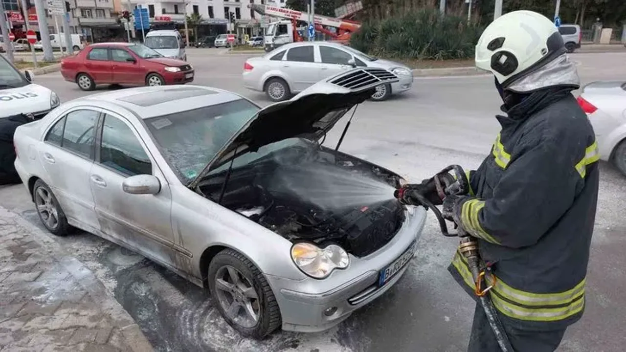 Samsun’da seyir halindeki otomobilde yangın: 4 yaralı