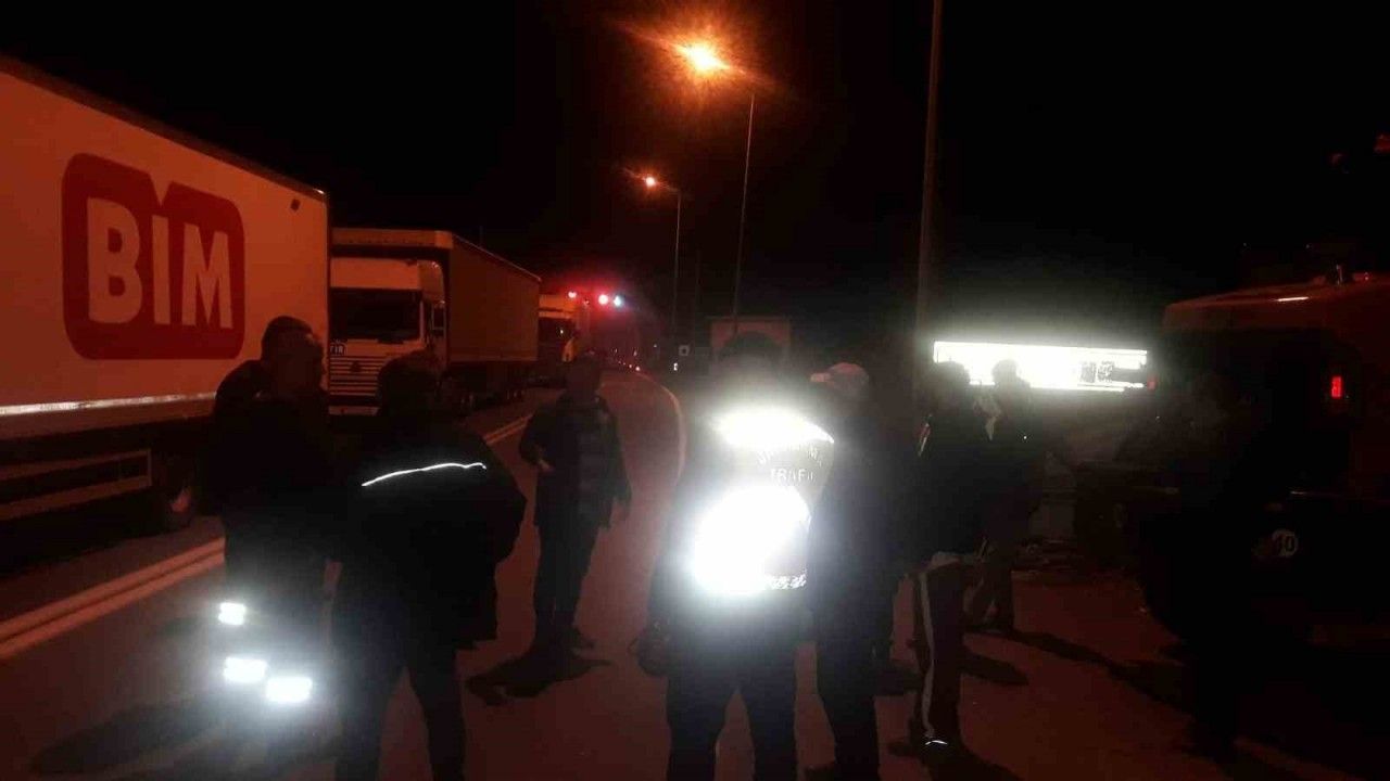 Heyelan nedeniyle Artvin-Erzurum karayolu ulaşıma kapandı