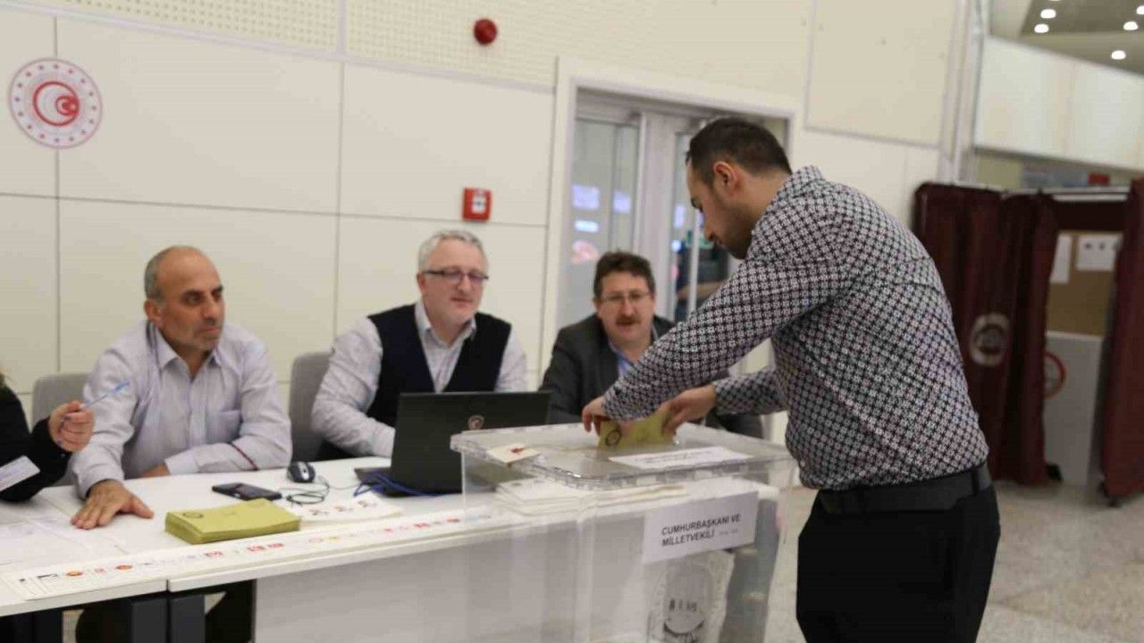 Sarp Sınır Kapısı’nda oy kullanma işlemi başladı