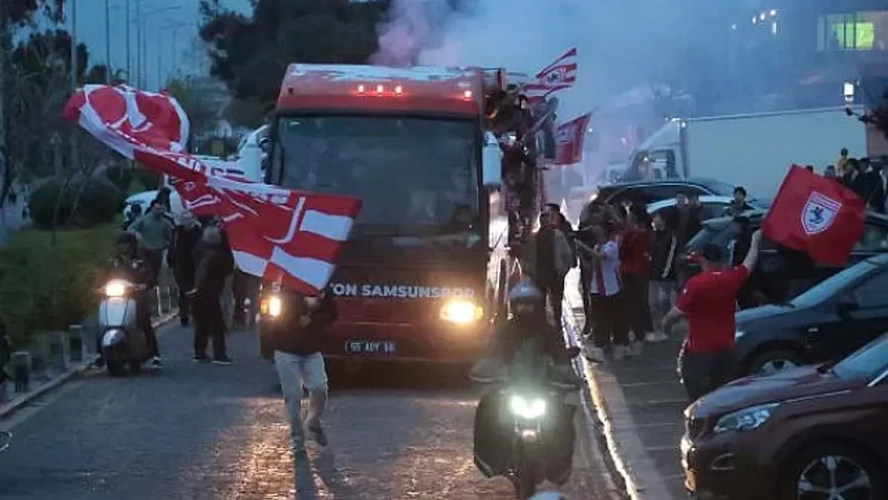 Şampiyon Samsunspor’dan otobüsle şehir turu