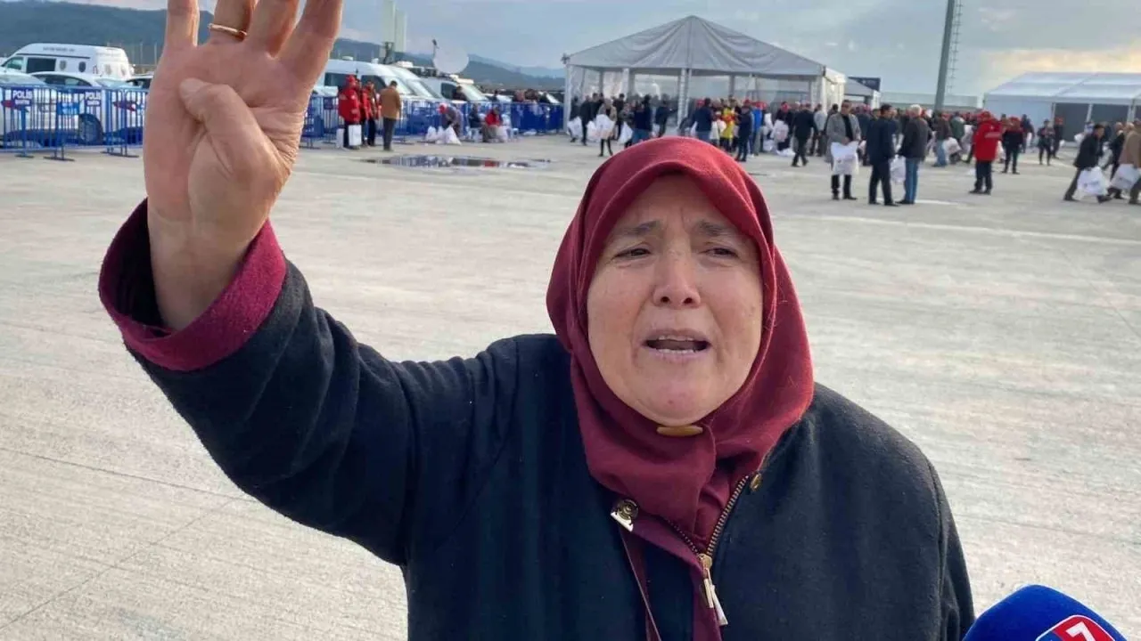 Yaşlı kadının Erdoğan sevgisi renkli görüntülere sahne oldu