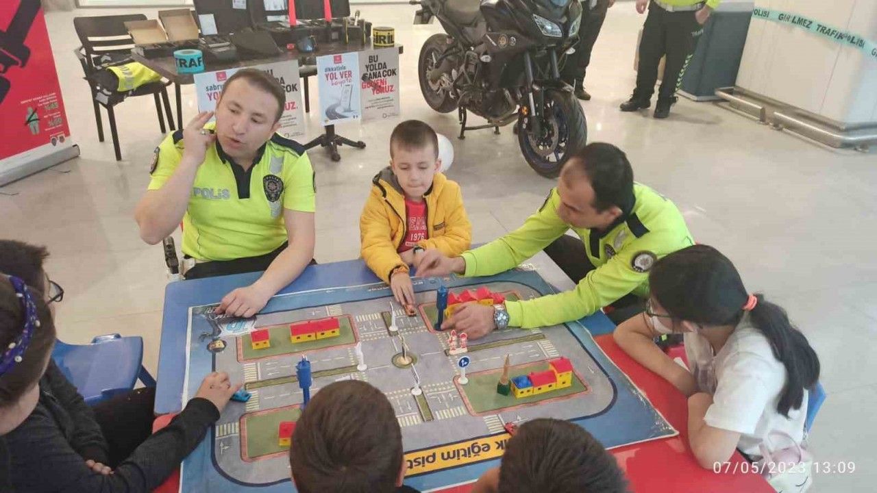 Trafik Güvenliği Haftası’nda çocuklara eğitim