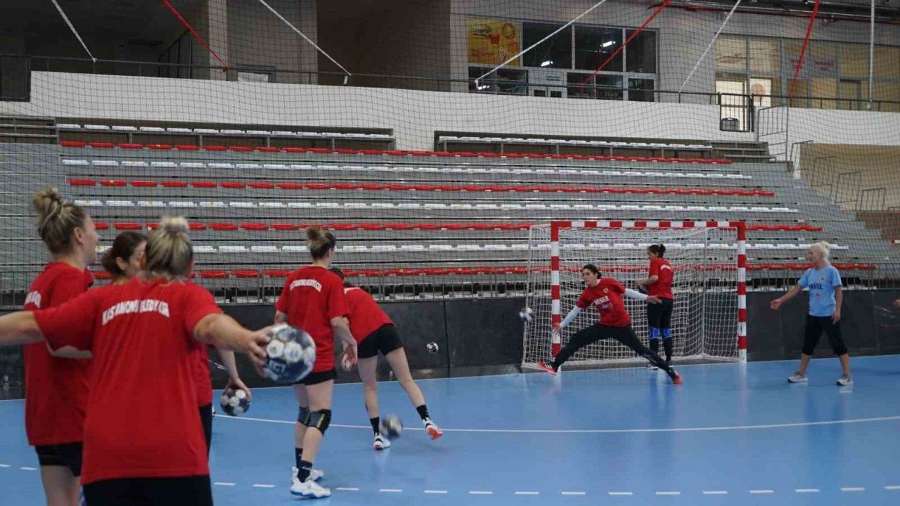 Belediyespor, Kadınlar Hentbol Süper Ligi şampiyonluğunun ardından yeni sezona hazırlanıyor