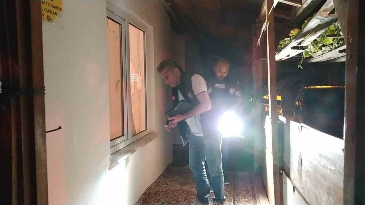 Camları kırıp kaçtılar: 78 yaşındaki kadının evine taşlı saldırı!