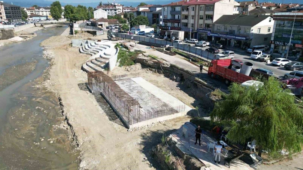 Asar Deresi Projesi: Çelik ayak soketleriyle köprü yükseliyor