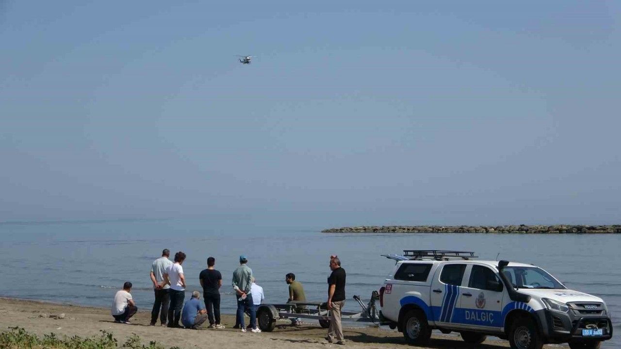 Samsun'da denizde kaybolan gence hava destekli arama!