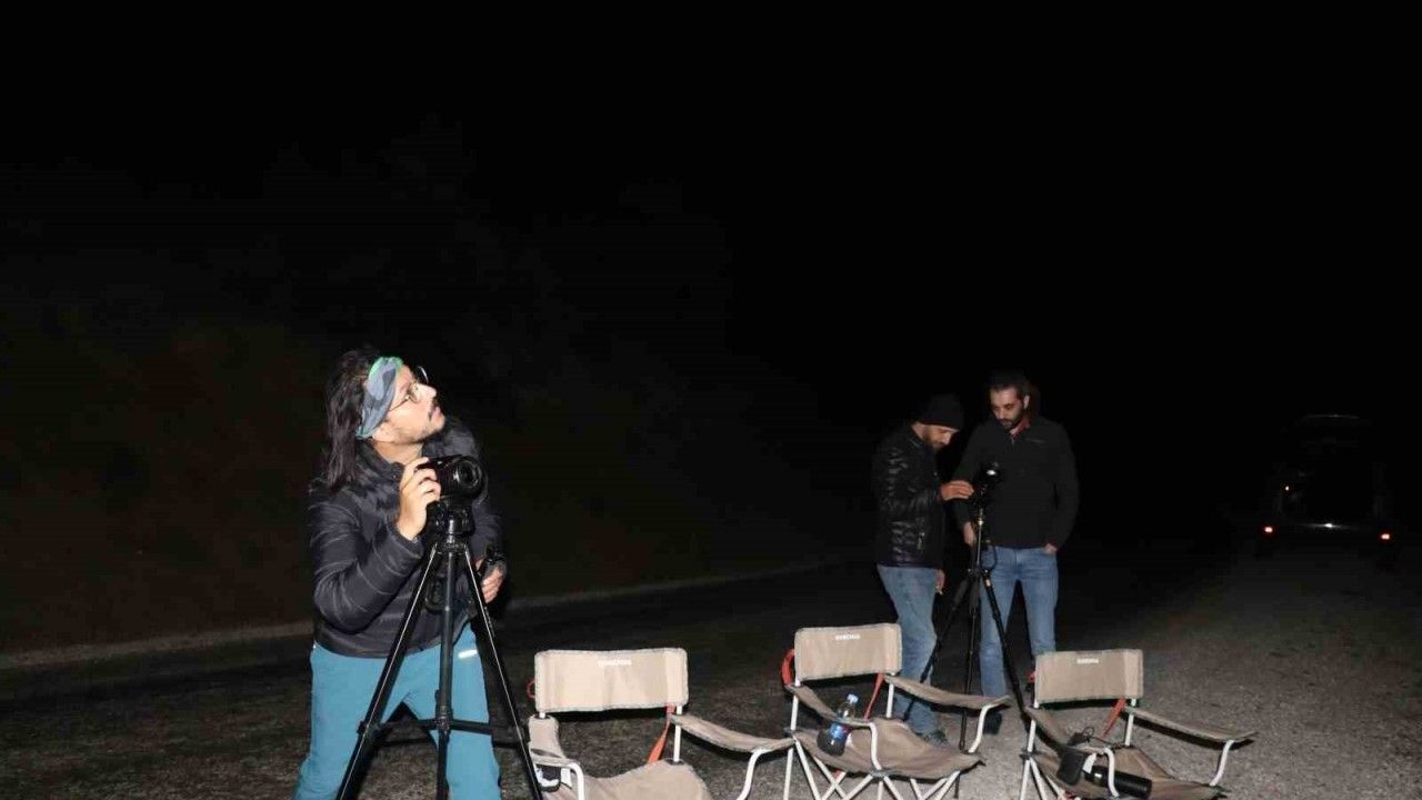 Fotoğrafçılar heyecanla bekledi! Bulutlar meteor yağmurunu engelledi