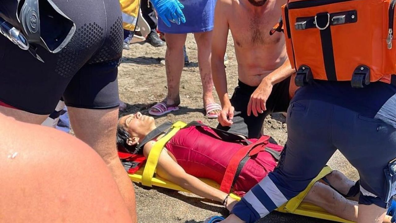 Serinlemek için denize giren kadın boğulma tehlikesi geçirdi