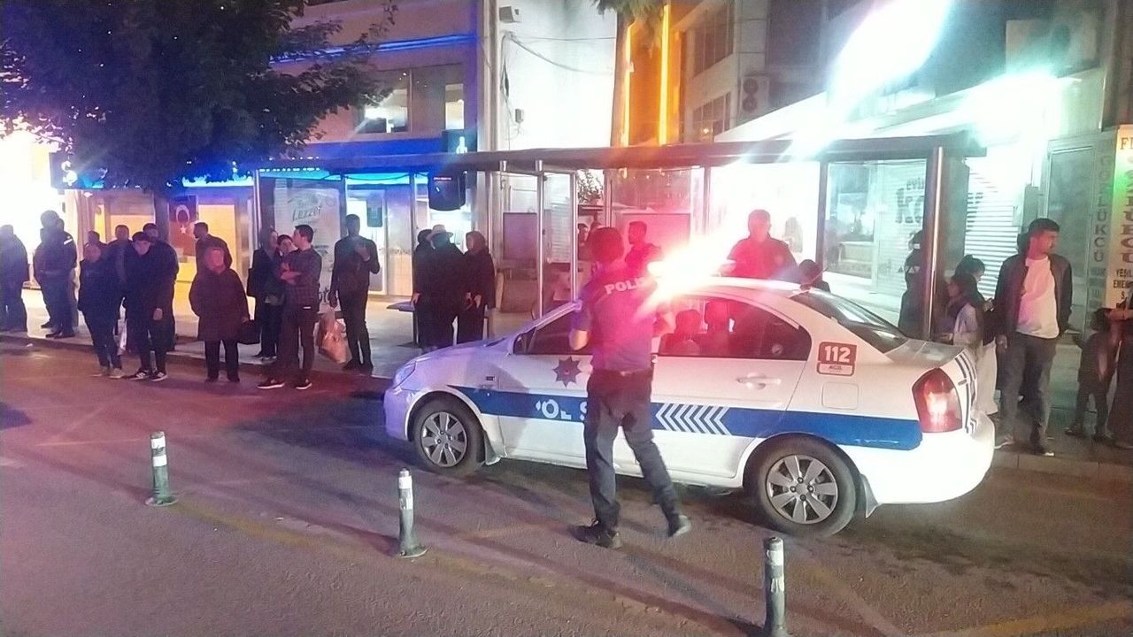 Çocuklar arasındaki tartışma bıçaklı kavgaya dönüştü!