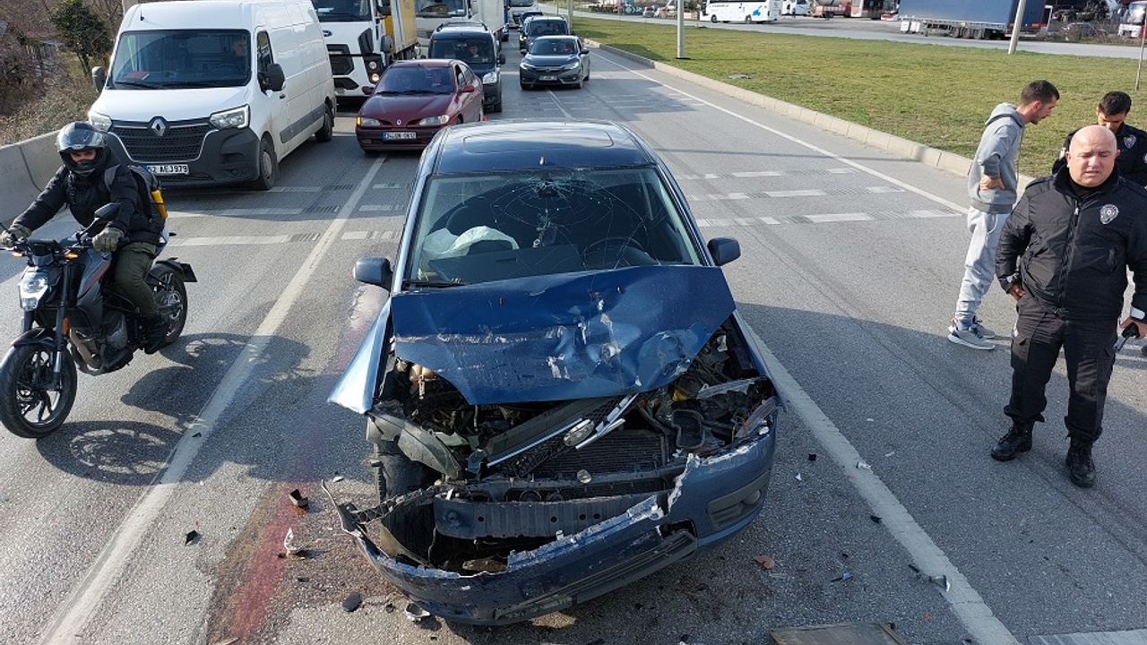 Samsun’da otomobil kamyona arkadan çarptı: 2 yaralı