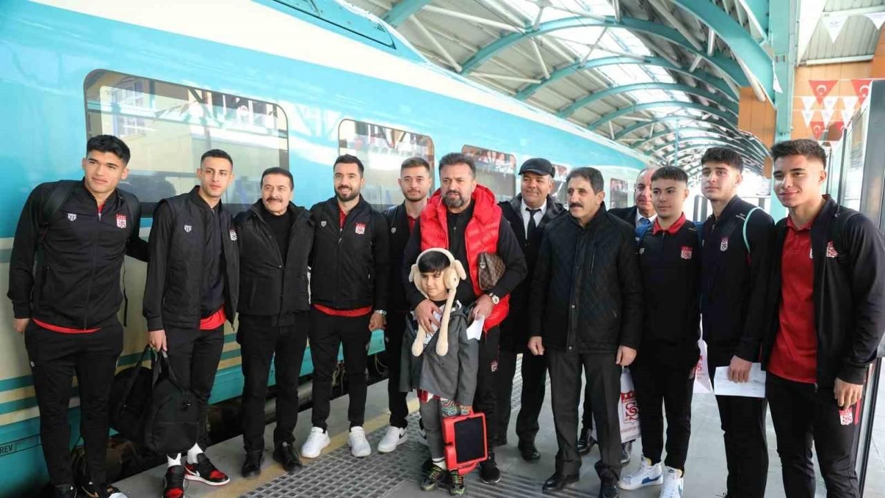 Sivasspor kafilesi hızlı trenle Ankara’ya ulaştı