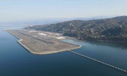 Rize-Artvin Havalimanı’nın deniz dolgusu için planlanan 100 milyon ton dolgunun 99 milyon tonu tamamlandı