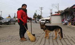 Artvin’de temizlik işçisi ile köpeğin kıskandıran dostluğu