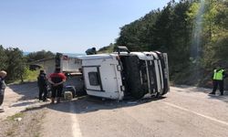 Hafriyat kamyonu devrildi: 1 yaralı