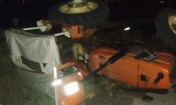 Hafif ticari araç ile traktör çarpıştı: 4 yaralı