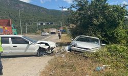 Karabük’te iki otomobil kafa kafaya çarpıştı: 5 yaralı