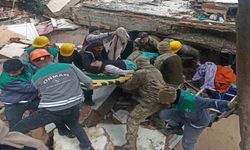 Ateş savaşçıları deprem bölgesinde hayat kurtarıyor