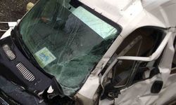 Erpiliç işçilerini taşıyan minibüs kazaya karıştı: 2 ölü, 19 yaralı