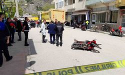 Kamyonun altında kalan motosikletli hayatını kaybetti