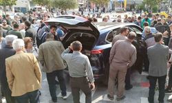 Zonguldak'ta vatandaşlar Togg ile fotoğraf çektirmek için sıraya girdiler