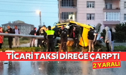 Samsun’da ticari taksi direğe çarptı