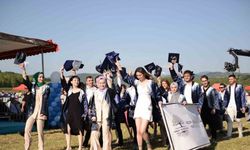 BARÜ’de binlerce öğrenci mezun oldu