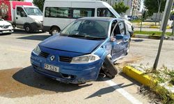 Çorum’da trafik kazası;  iki otomobil çarpıştı