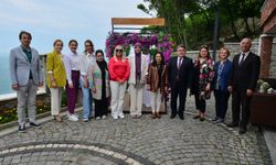 Cumhurbaşkanı Başdanışmanı Saadet Oruç, ‘Kadınlar El Ele Karma Sergisi’ni ziyaret etti