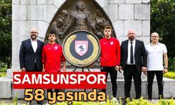 Samsunspor Atatürk Anıtı'na çelenk bıraktı