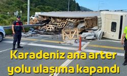 Tır devrildi: Karadeniz ana arter yolu ulaşıma kapandı