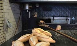 Kavurucu sıcaklarda fırıncıların 200 dereceyi bulan fırında ekmek mücadelesi