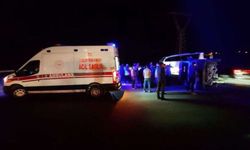 Amasya’da minibüs ile otomobil çarpıştı: 17 yaralı