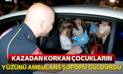 Samsun'da kaza sonrası ambulans şoförü çocukları güldürdü!