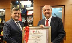 Giresun Belediyesi KKTC Cumhurbaşkanı Ersin Tatar'a 'Fahri Hemşehrilik' beratı verdi