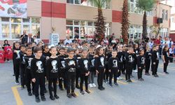 Mehmet Akif Ersoy İlkokulu'nda Cumhuriyet Coşkusu