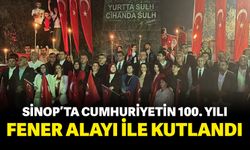 Sinop'ta Cumhuriyetin 100. yılı fener alayı ile kutlandı