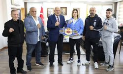 Başkan Pekmezci, milli boksör Turhan’ı makamında ağırladı