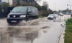 Karabük'te sağanak etkisi:  Yollarda su birikintileri oluştu