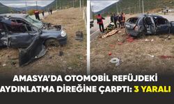 Amasya’da otomobil kontrolü kaybetti:  Refüjdeki aydınlatma direğine çarptı