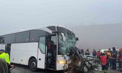 Kuzey Marmara Otoyolu Sakarya geçişinde 3 otobüsün karıştığı zincirleme kazada 1 kişi öldü, 54 kişi yaralandı