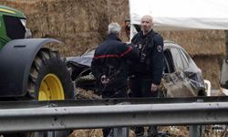 Fransa’da araç eylem yapan çiftçilerin arasına daldı: 1 ölü