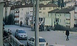 Karabük’te belediyeye ait çöp toplama kamyonu elektrik direğine çarptı
