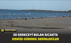 Karadeniz Akdeniz’i aratmadı: 30 dereceyi bulan sıcakta denize girerek serinlediler