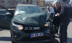 Samsun’da otomobil ambulansla çarpıştı: 2’si sağlık personeli 3 yaralı
