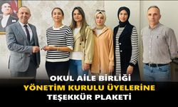 Okul Müdürü Mesut Önay'dan Okul Aile Birliği Yönetim Kurulu Üyelerine Teşekkür Plaketi