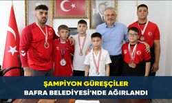 Şampiyon Güreşçiler Bafra Belediyesi'nde Ağırlandı