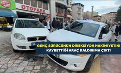Genç sürücünün direksiyon hakimiyetini kaybettiği araç kaldırıma çıktı: 1 yaralı