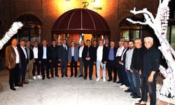 Başkan Şahin ve Kocabaş’ın Ev Sahipliğinde Bafra’da Dostlar Buluşması Gerçekleşti