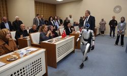 Türkiye'nin nüfusa kayıtlı ilk insansı robotu CANİKMAN mecliste